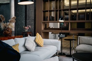 Lobby sitting area - East Coast Hotel (Hualien City)