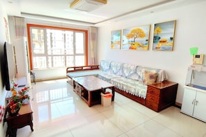 Appartement, 3 slaapkamers, uitzicht op zee | 1 slaapkamer, een bureau, verduisterende gordijnen, gratis wifi