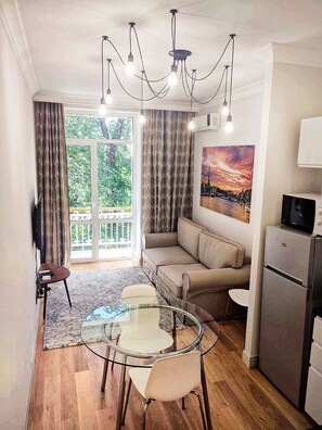 Standard Apartment, 1 Bedroom, Smoking | Ruang tamu | TV Pintar, Netflix, filem berbayar, perkhidmatan penstriman 