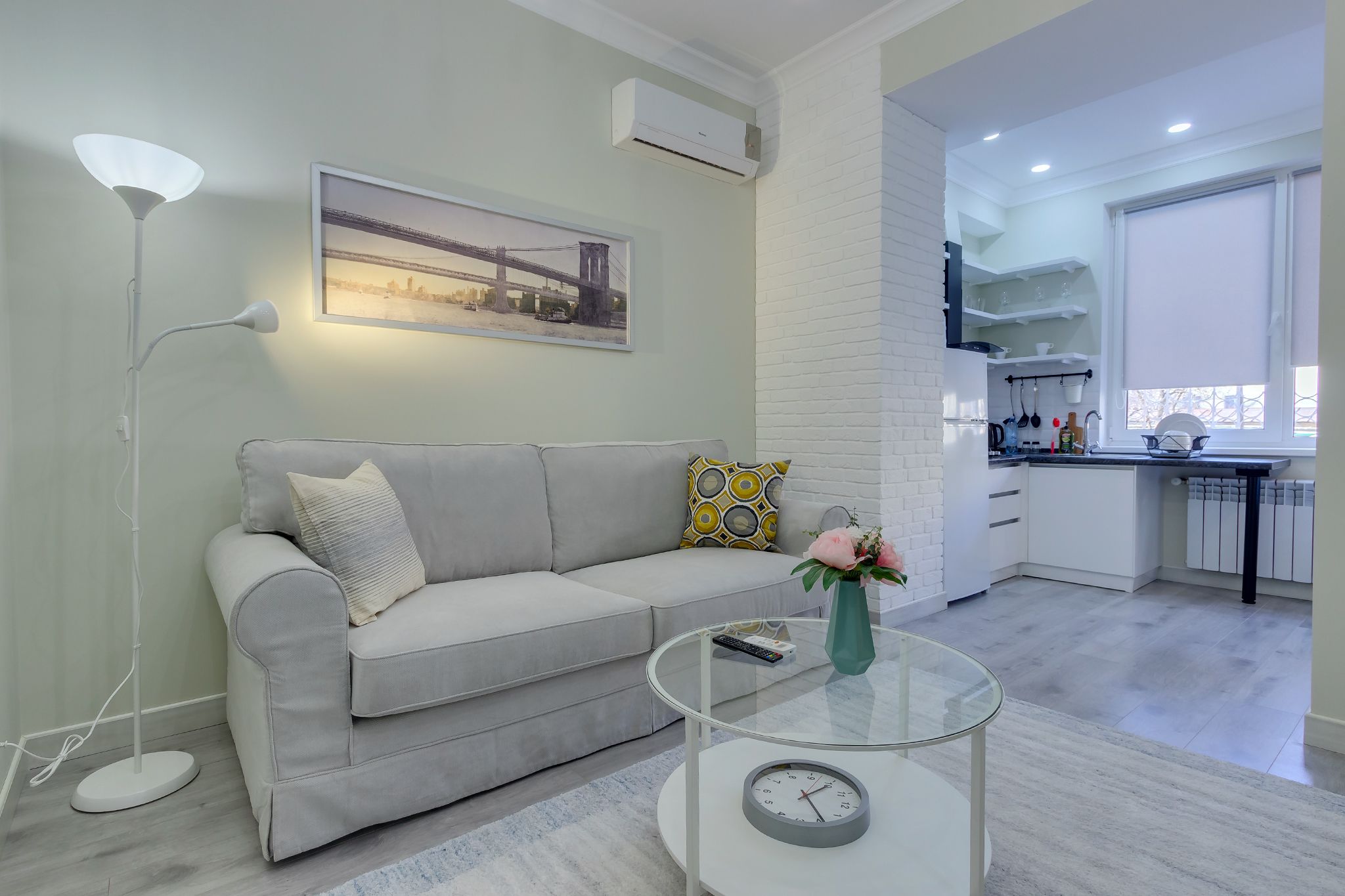 Apartemen Grand, 1 Tempat Tidur Queen dengan tempat tidur Sofa, lantai dasar | Ruang keluarga | Smart TV, Netflix, film berbayar, dan layanan streaming