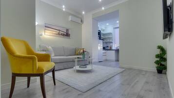 Grand appartement, 1 queensize bed met slaapbank, op benedenverdieping | Woonkamer | Een smart-tv, Netflix, betaalfilms en streamingdiensten