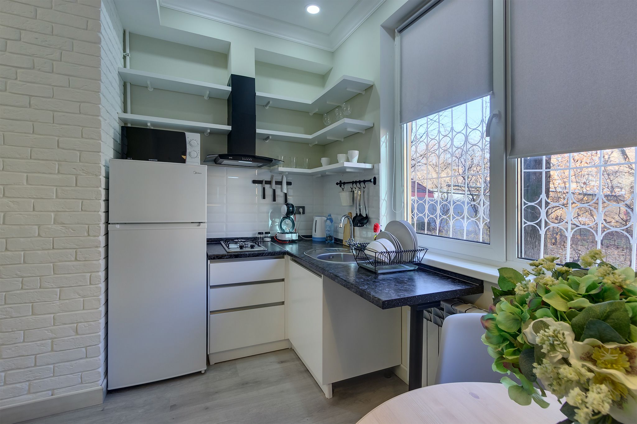 grand apartment, 1 queen bed with sofa bed, courtyard view, ground floor | private kitchen | full-sized fridge, microwave, stovetop, espresso maker