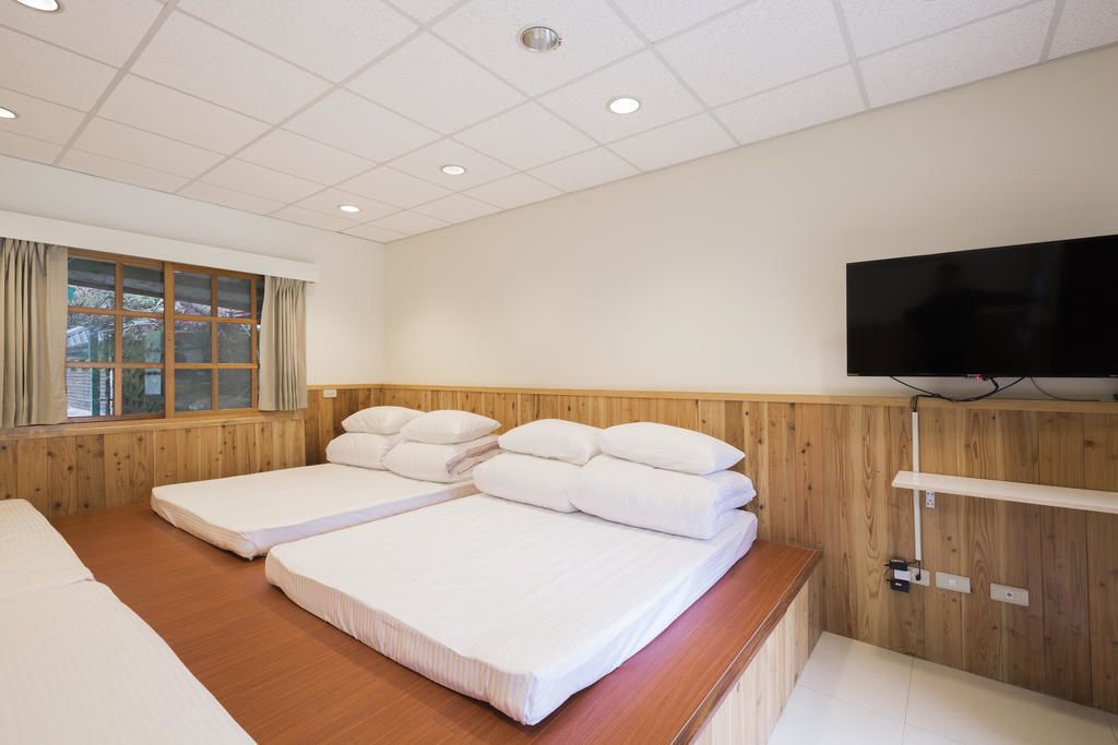 family room, multiple beds, shared bathroom | view from room