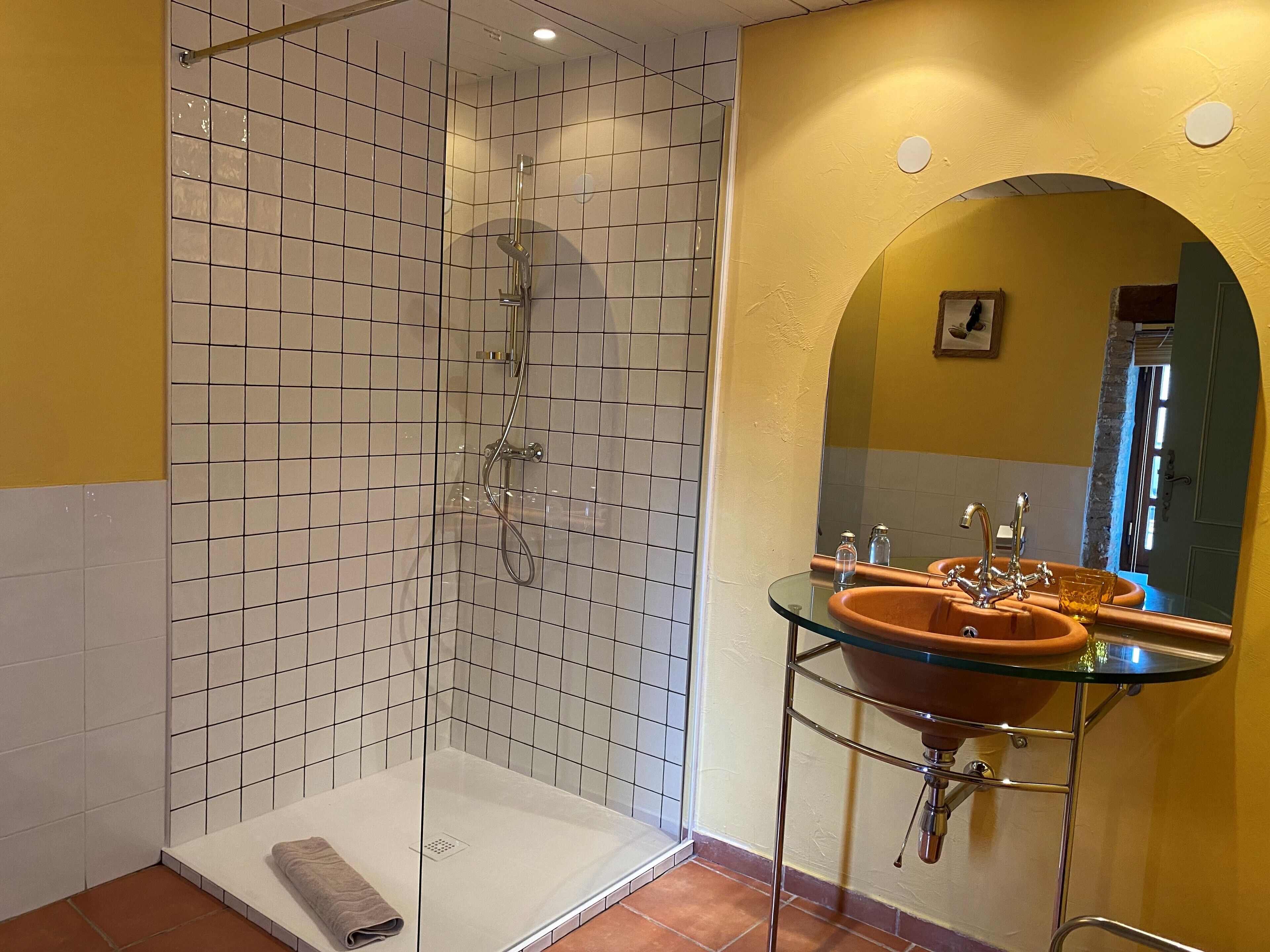 Superior Double Room (Mandarine) | Desk, blackout curtains, soundproofing, iron/ironing board (on request)