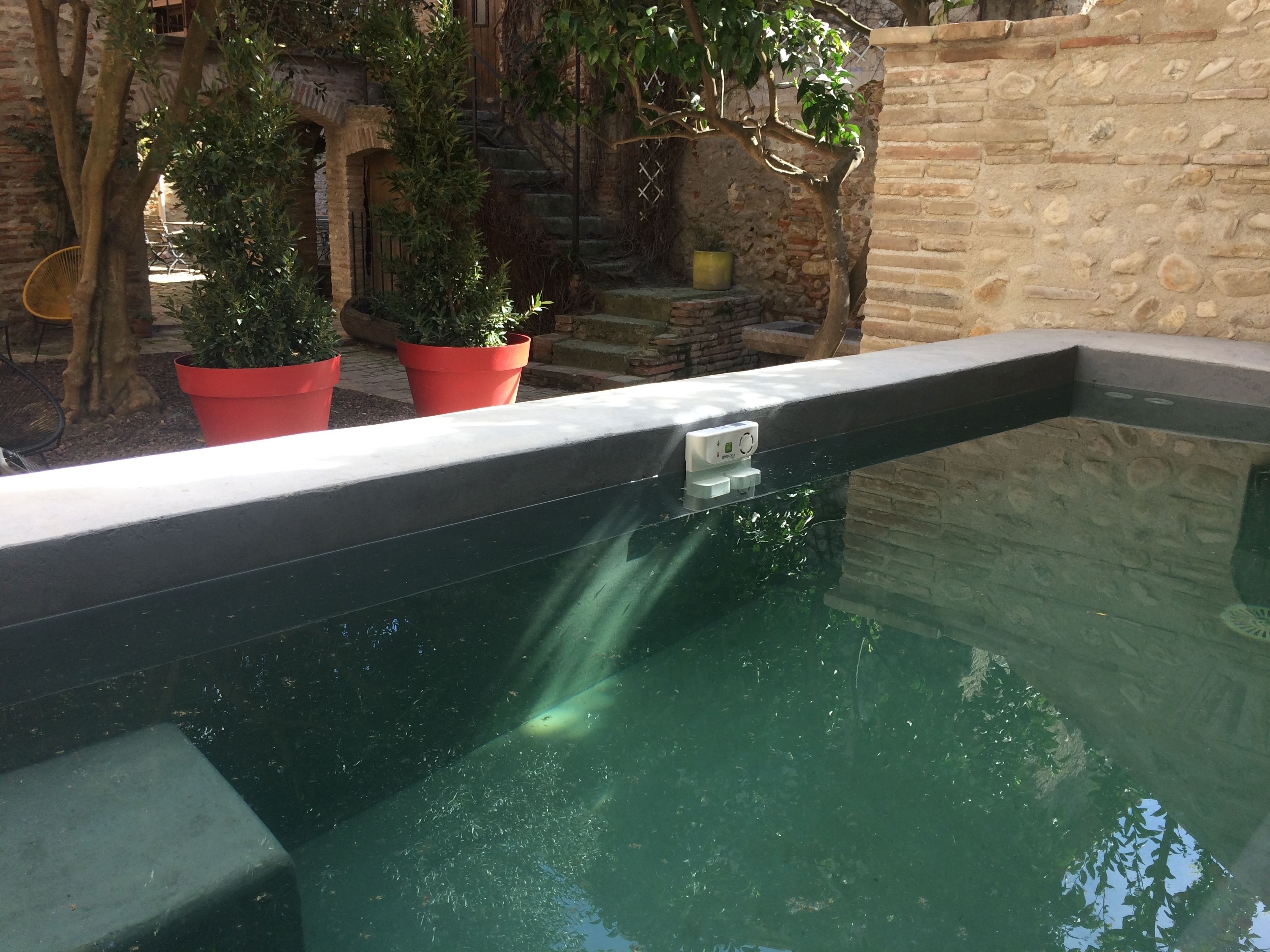 Piscine extérieure (ouverte en saison), parasols de plage