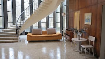 Sala de estar en el lobby