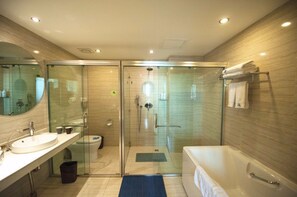 Business Suite | Bathroom