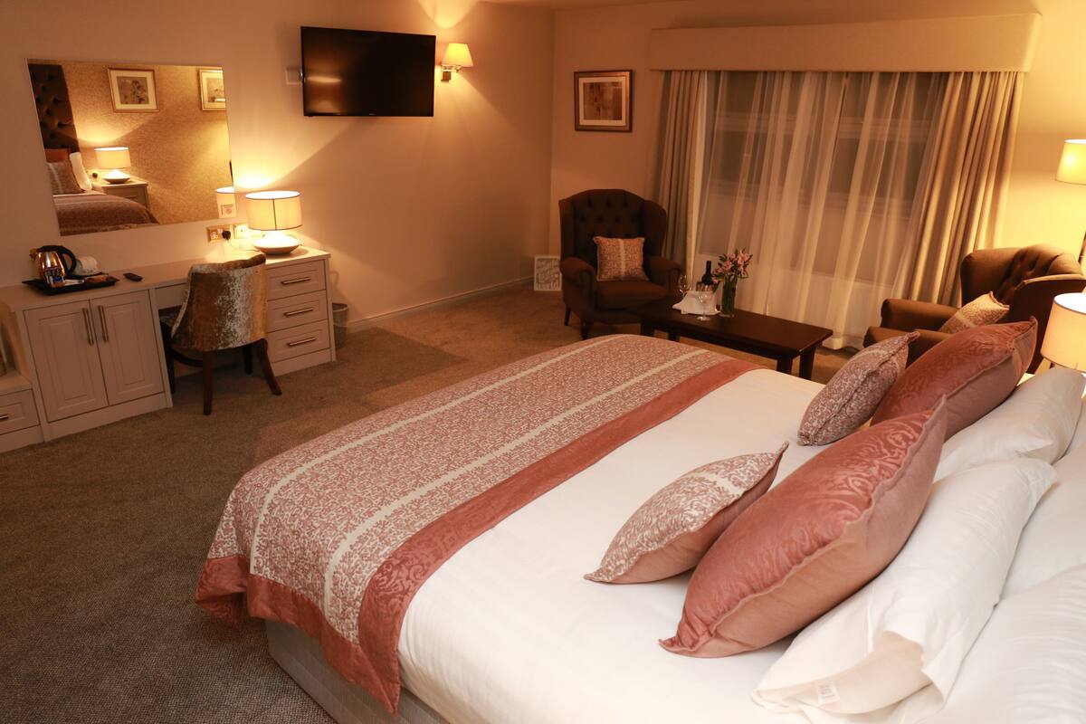 Executive-Zimmer, 1 King-Bett | Individuell dekoriert, individuell eingerichtet, Schreibtisch