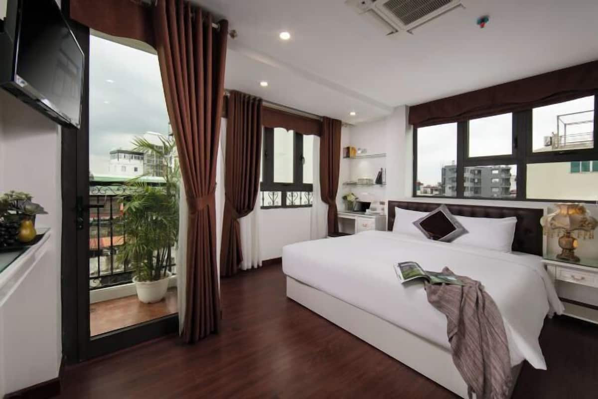 Premium bedding, down duvets, minibar, in-room safe