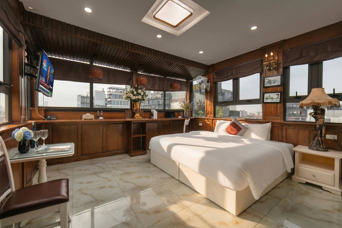Phòng đôi hoặc 2 giường đơn Executive, không hút thuốc, quang cảnh hồ | Bộ đồ giường cao cấp, chăn bông, minibar, két bảo mật tại phòng