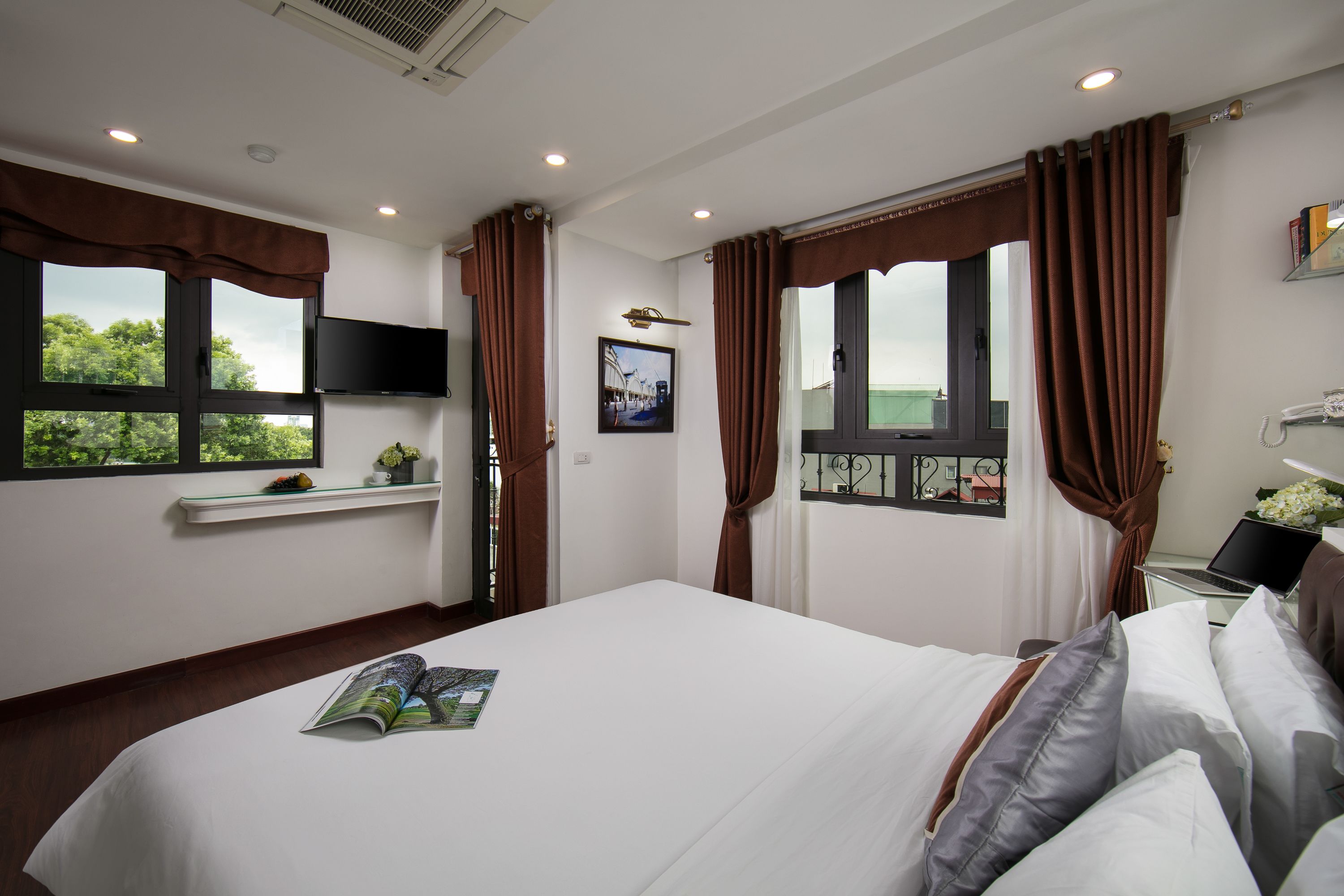 executive double or twin room, 1 king bed, balcony, lake view | premium bedding, down duvets, minibar, in-room safe