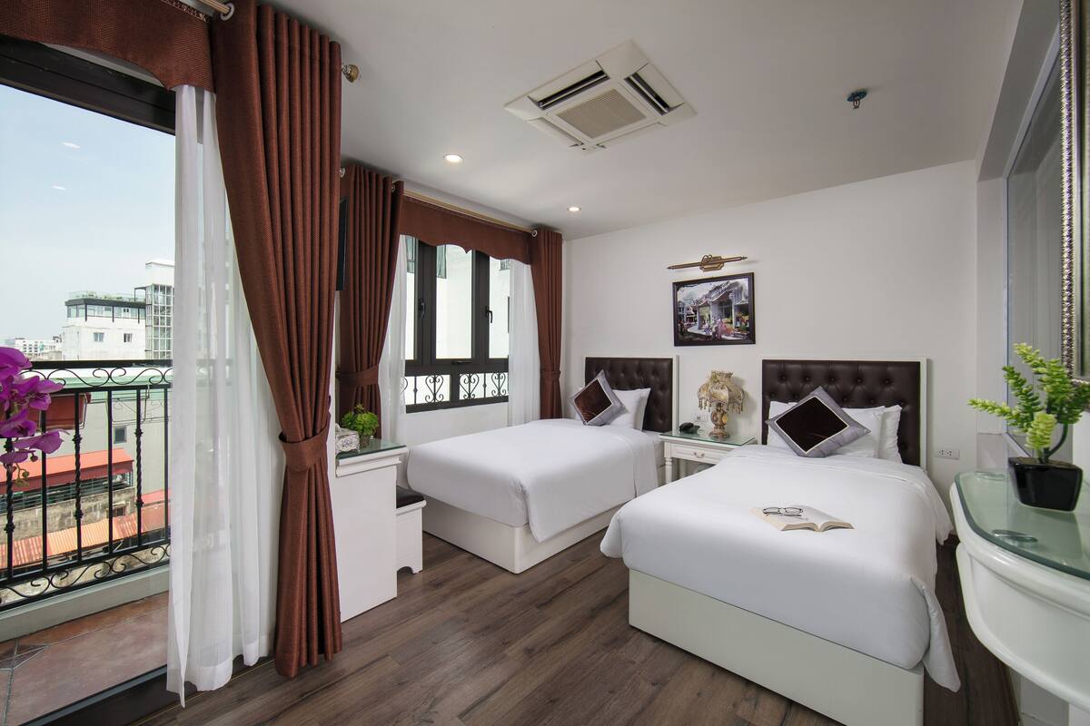 Junior Suite with Terrace | Bộ đồ giường cao cấp, chăn bông, minibar, két bảo mật tại phòng