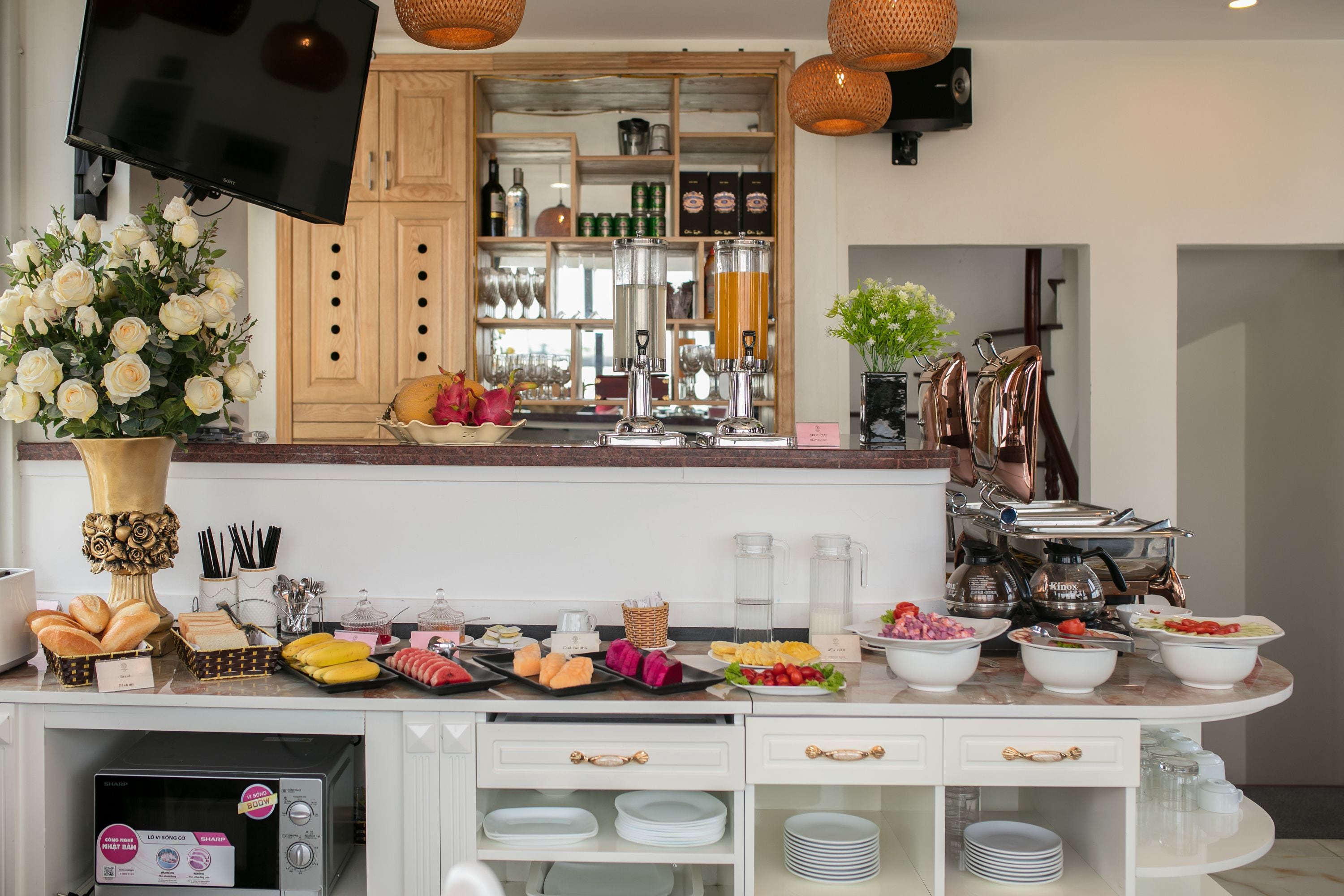 daily local cuisine breakfast (vnd 100000 per person)