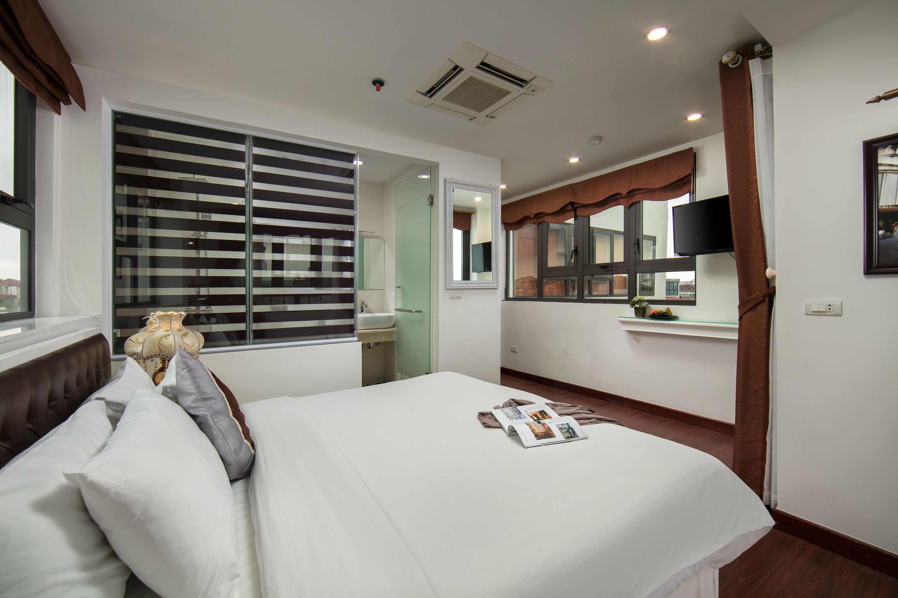 executive double or twin room, 1 king bed, balcony, lake view | premium bedding, down duvets, minibar, in-room safe