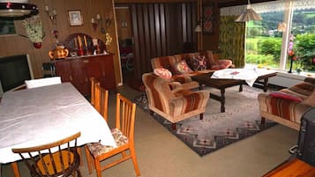 Cabin, 6 phòng ngủ | Phòng khách | Lò sưởi