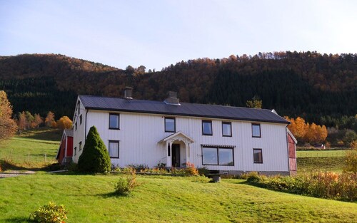 Innante Gamle Våningshus Cabin – Torvikbukt