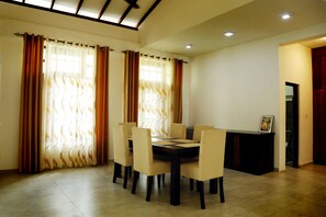Breakfast area - The Percha Villa and Banquet (Kekanadura)