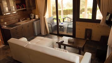 The Stonewood Cottage - 2 Bedroom Poolfront Villa with Sea View, Sauna & Shared Pool | ๊ฑฐ์ค | ํ๋ฉด TV