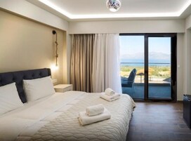 2 bedrooms, premium bedding, minibar, individually decorated