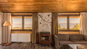 Olive Studio Sea View with Shared Pool | 2 ๊ฐ์ ์นจ์ค, ๊ณ ๊ธ ์นจ๊ตฌ, ๋ฏธ๋๋ฐ, ๊ฐ๊ฐ ๋ค๋ฅธ ์คํ์ผ์ ์ธํ
๋ฆฌ์ด