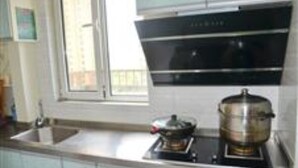 アパートメント 2 ベッドルーム | 専用簡易キッチン | 大型冷蔵庫、電子レンジ、コンロ、電気ポット