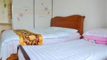 Two-Bedrooms Apartment | 1 bedroom, desk, blackout curtains, free WiFi