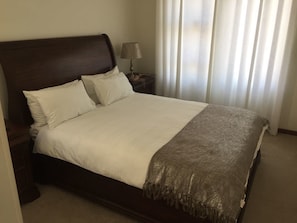 2 bedrooms, Egyptian cotton sheets, premium bedding, Select Comfort beds