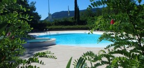 Seasonal outdoor pool - Hôtel Restaurant Les Chènes (Sisteron)
