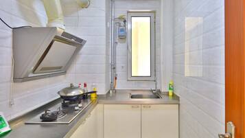 Apartment, 2Â Schlafzimmer | Eigene Kochnische | GroĂer KĂŒhlschrank, Herdplatte, Wasserkocher