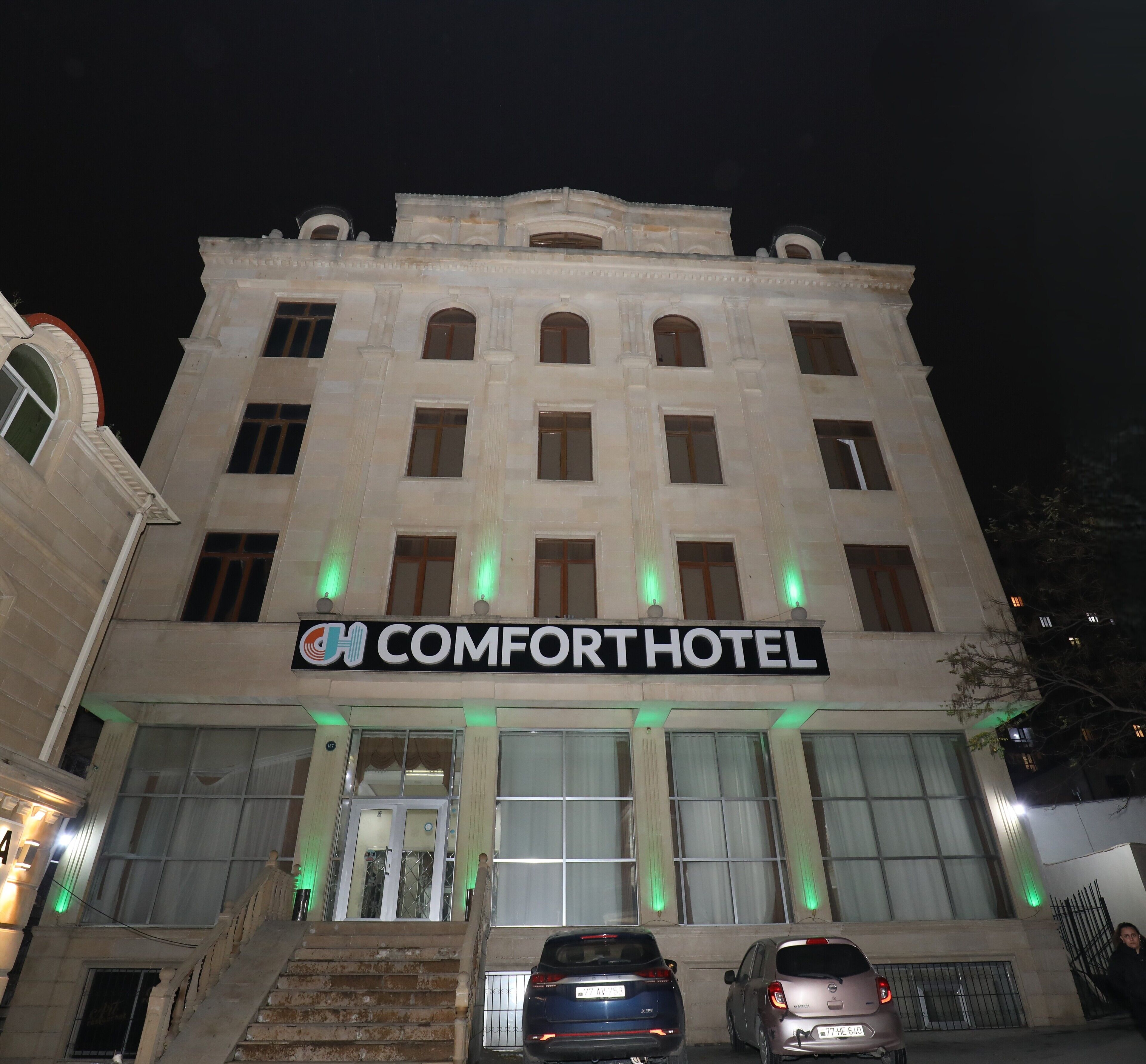 住宿正面 (夜晚)