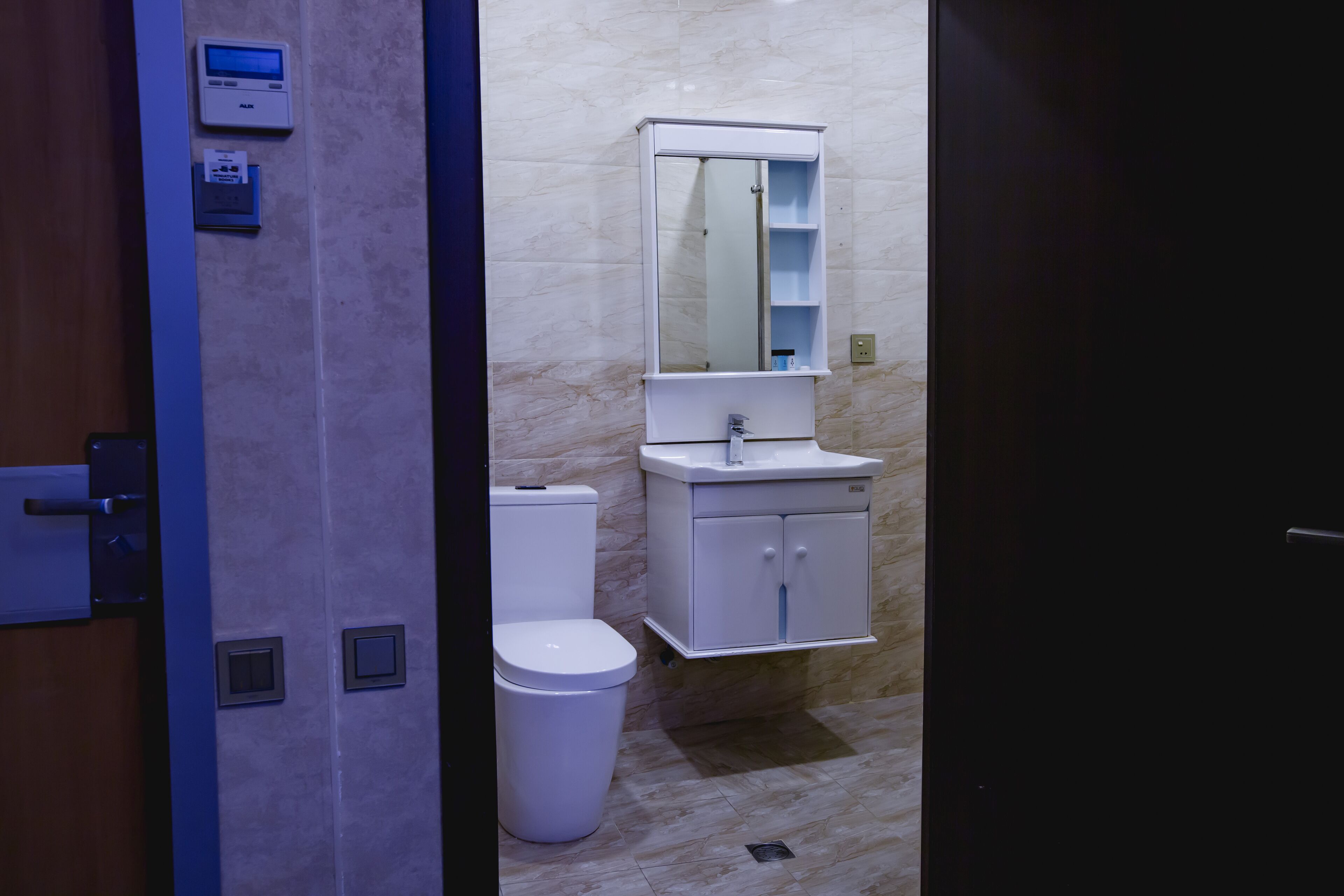 economy single room, 1 bedroom, smoking | bathroom sink