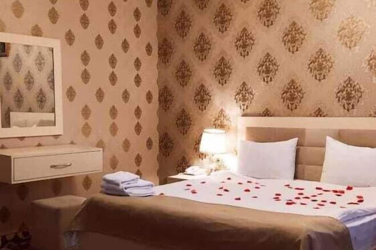 Suite, 1 cama de matrimonio | Ropa de cama de alta calidad, minibar, caja fuerte y escritorio