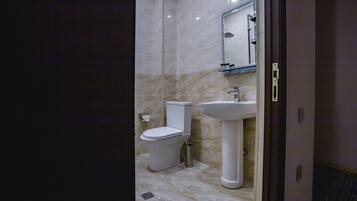 Produtos de toalete grátis, secador de cabelo, chinelos