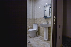 Free toiletries, hair dryer, slippers, towels - Comfort Hotel Baku (Baku)