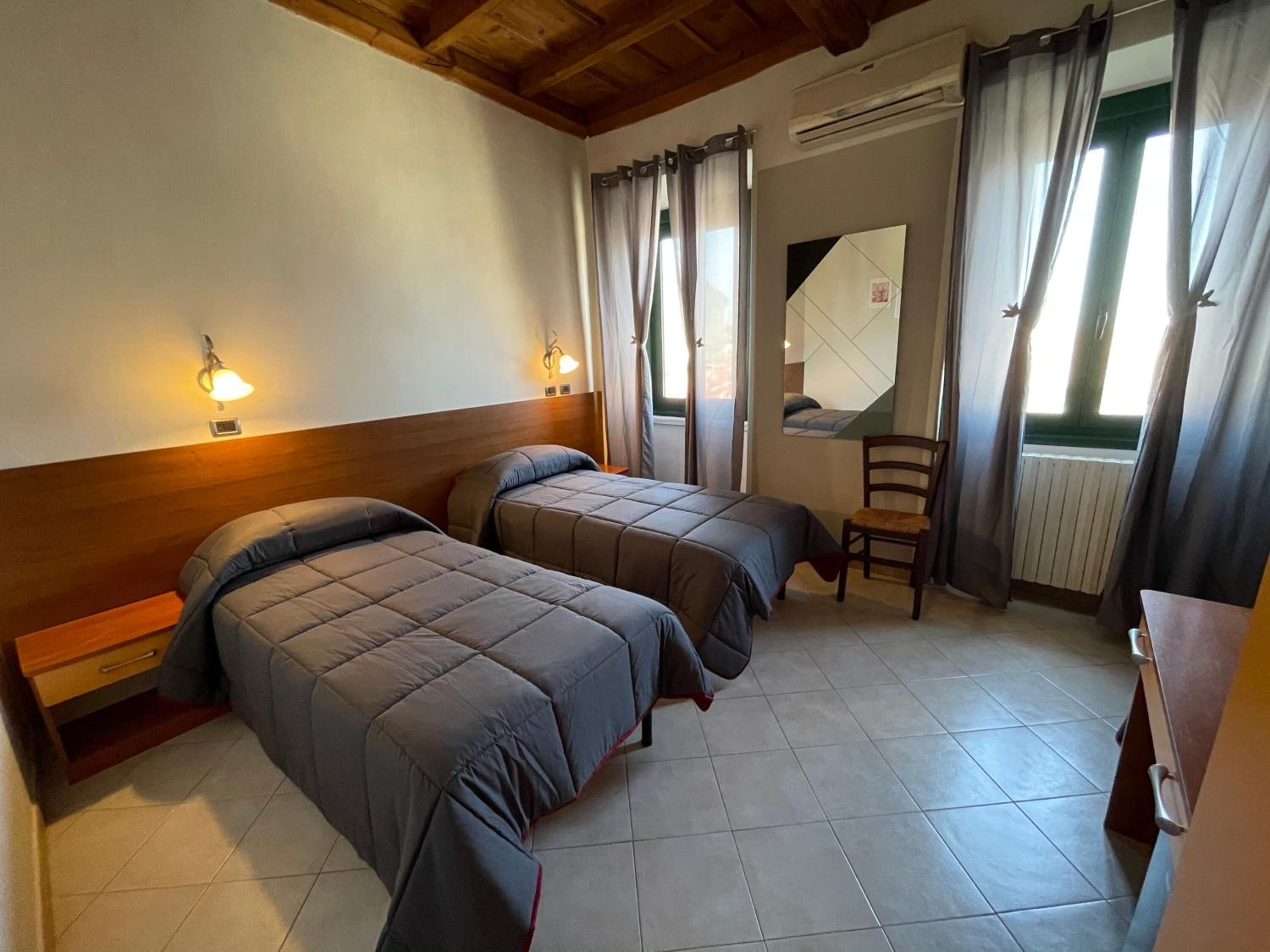 Minibar, Zimmersafe, Schreibtisch, schallisolierte Zimmer