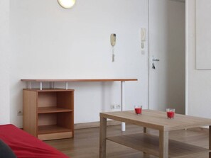 Dining - 2-room apartment with balcony in La Rochelle (La Rochelle)