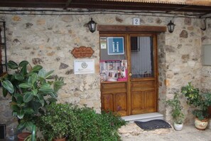 Exterior - Hostal Alba Taruta (Guadalupe)