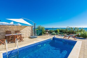 Seasonal outdoor pool - Villa Miri (Privlaka)