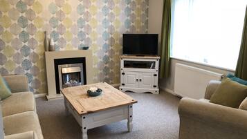 House, 3 Bedrooms | Living room | Flat-screen TV, fireplace, video-game console, DVD player