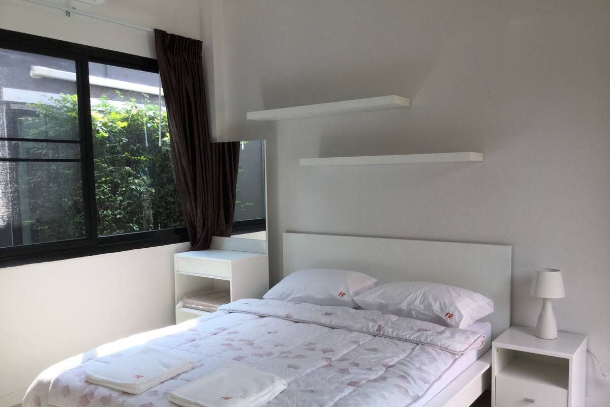 Blackout curtains, free WiFi