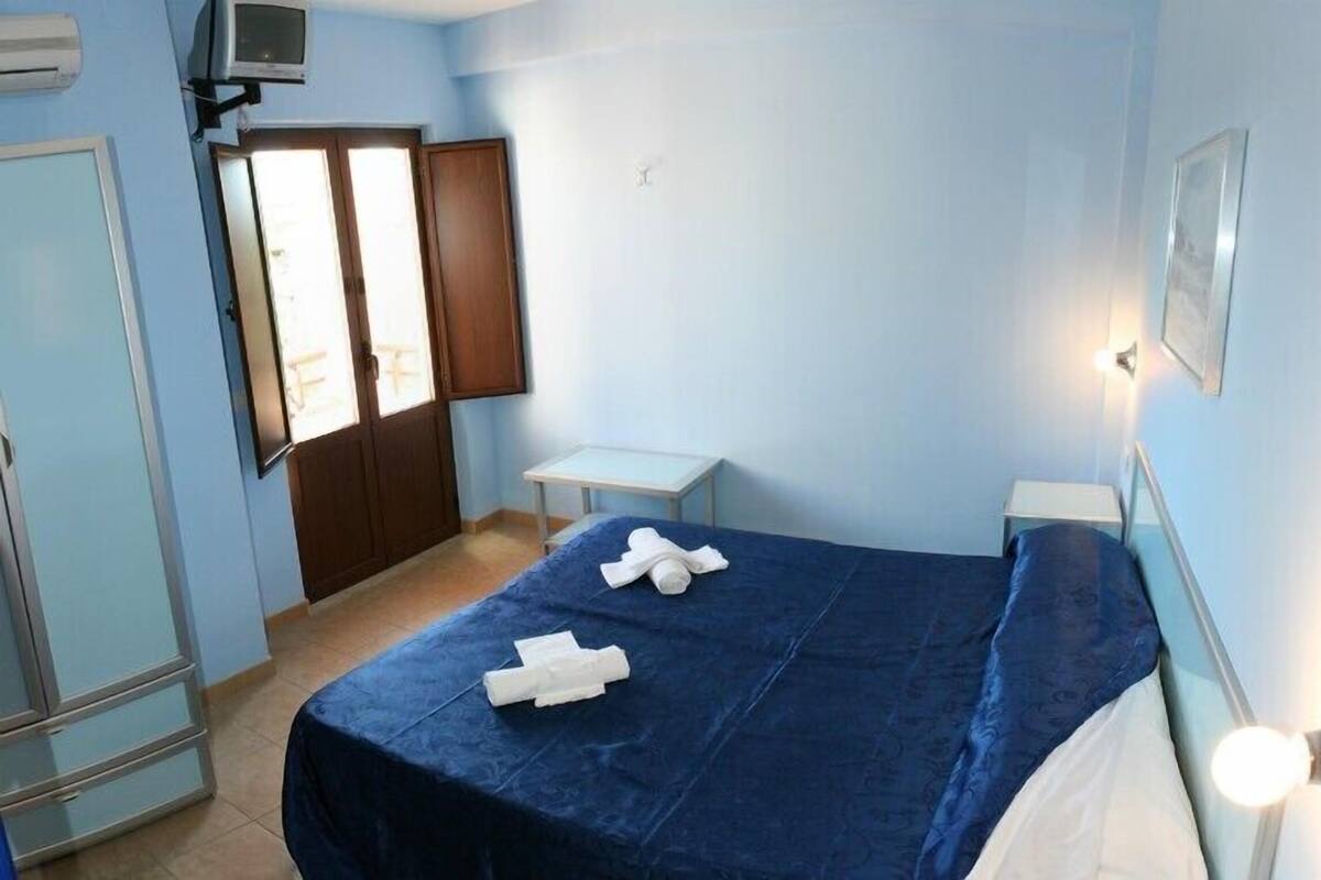 In-room safe, free WiFi