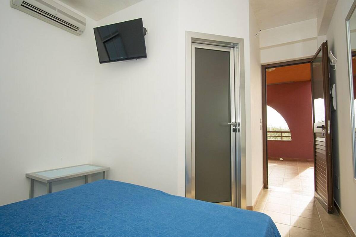 In-room safe, free WiFi