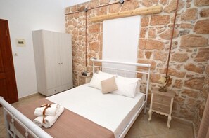 Double or Twin Room | Free cribs/infant beds, free WiFi, bed sheets - Galini Hotel (Agistri)