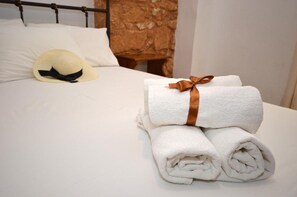 Double or Twin Room | Free cribs/infant beds, free WiFi, bed sheets - Galini Hotel (Agistri)