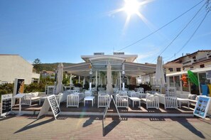 Front of property - Galini Hotel (Agistri)