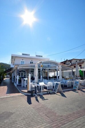 Front of property - Galini Hotel (Agistri)