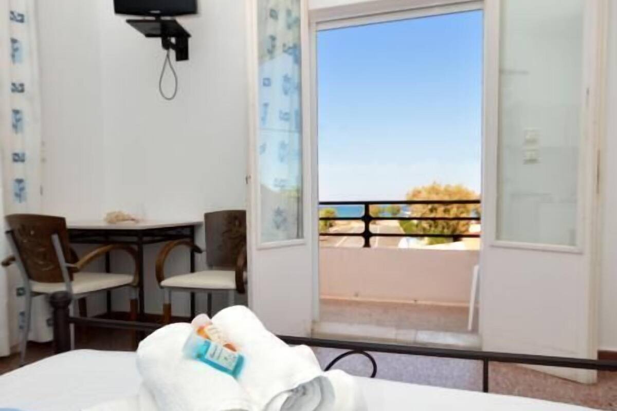 Studio | Cribs (free), WiFi (free), bed sheets