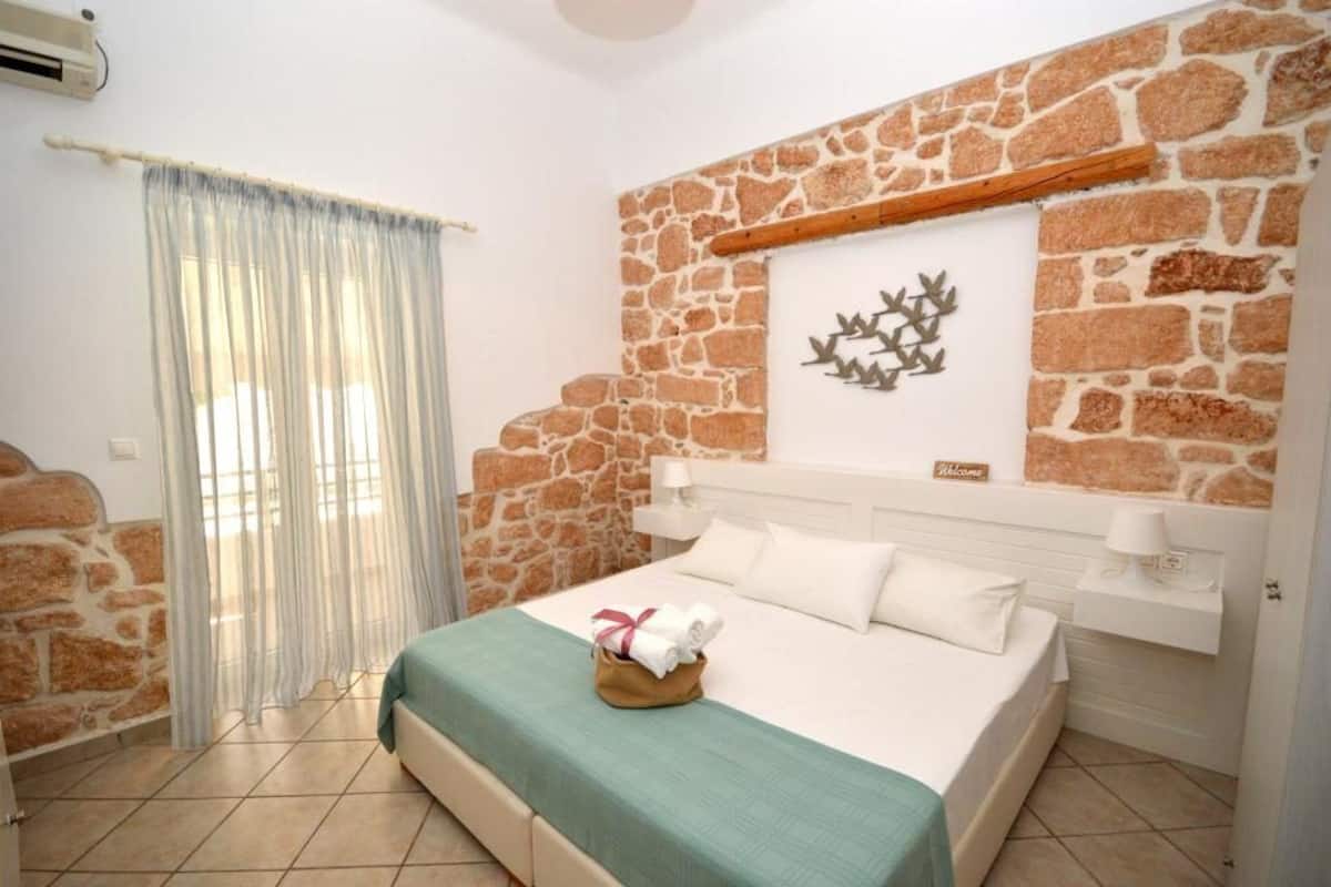 Habitación con 1 cama matrimonial o 2 individuales | Cunas gratuitas, wifi gratis y ropa de cama