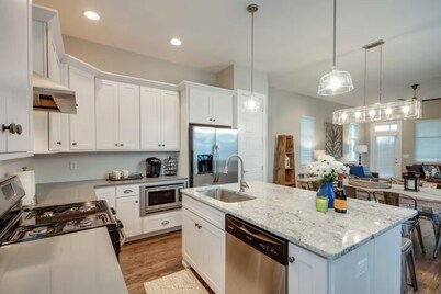 NEW, Hip Nashville House - PRIME LOCATION!!!