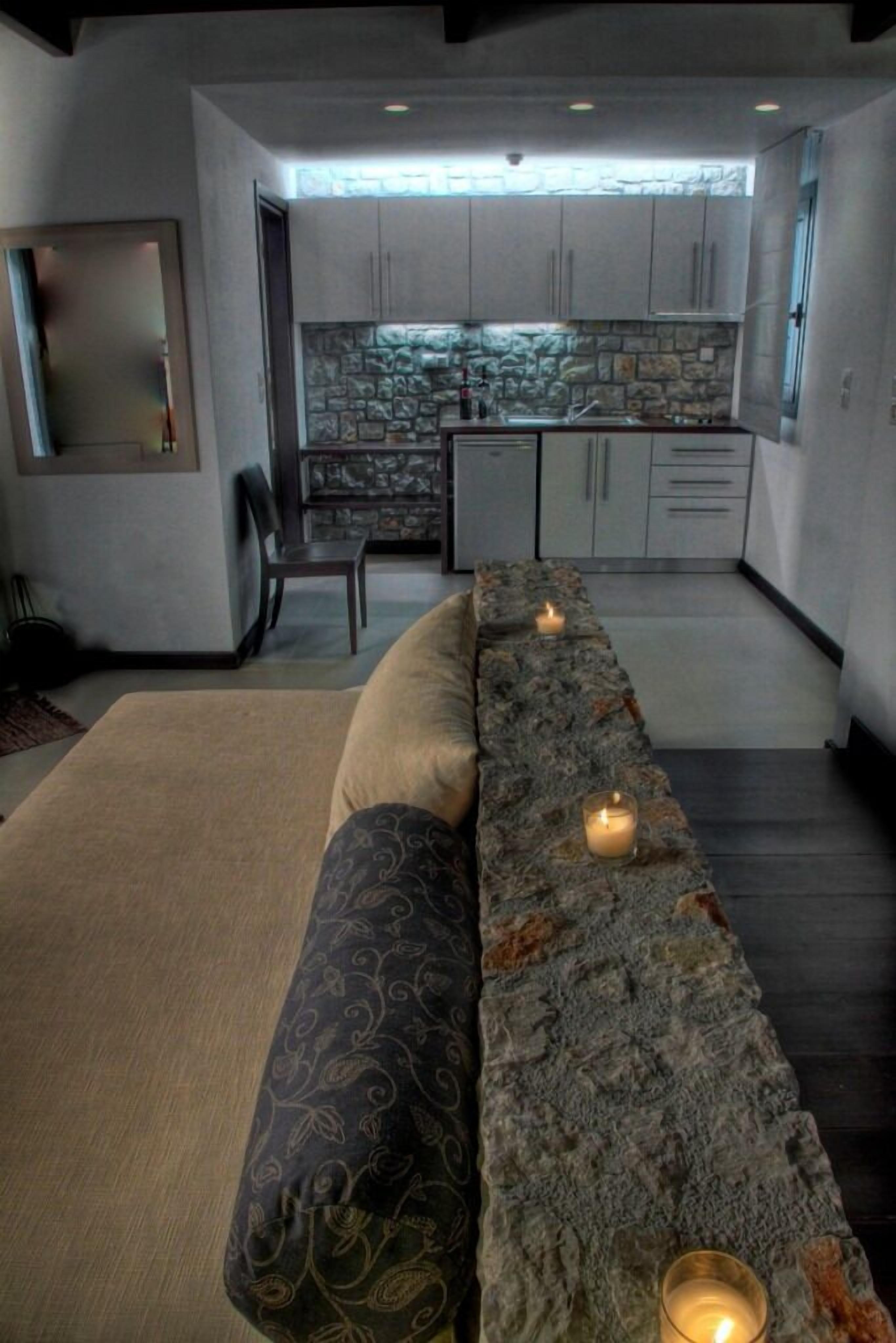 Deluxe Suite, 1 Bedroom, Jetted Tub | Living area | Flat-screen TV, fireplace